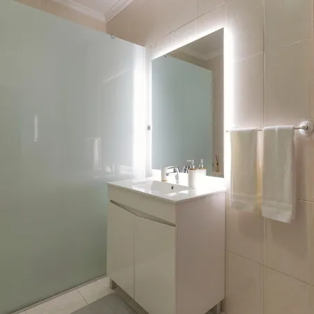 Santa Barbara House By Zest&guest * 리베이라브라바